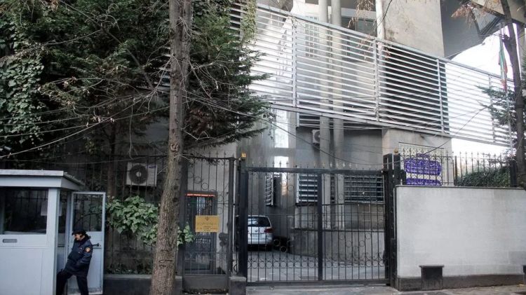 הולכת ומסתבכת: שגרירות איראן באלבניה נסגרה